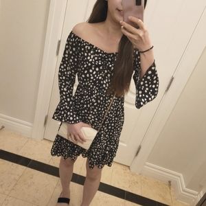 Off shoulder lepaorad dress